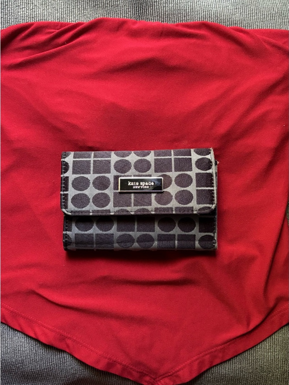 kate spade black and gray patterned trifold wallet